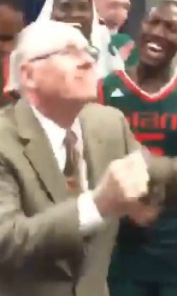 Miami coach celebrates upset of Virginia with a hilariously awkward dance